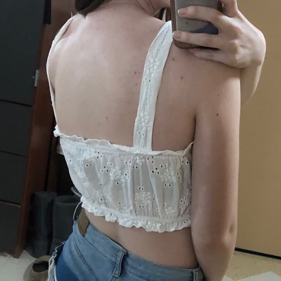 🌻 White Button Detail Cropped Top - Picture 4 of 7